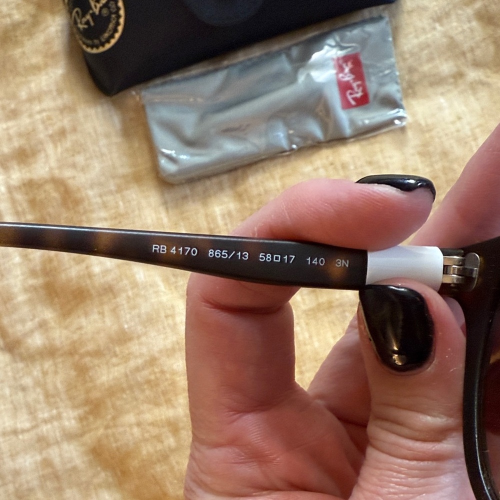 Ray-Ban Brown Gradient Lens Sunglasses with Black Case - Picture 7 of 16